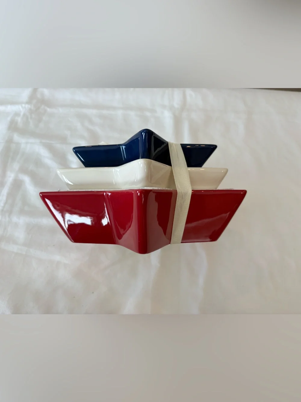 NEW Set of 3 Star Shaped Ceramic Nesting Bowls Red White Blue Patriotic Unused